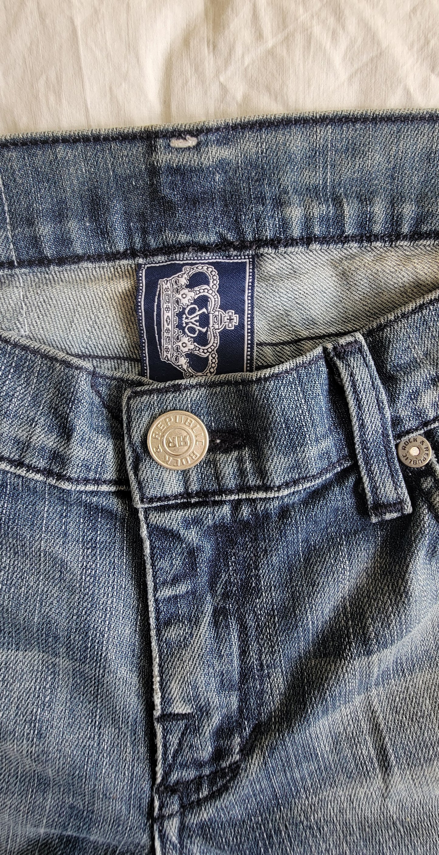 Victoria Beckham Jeans con Pedrería Swarovski Corona Y2K